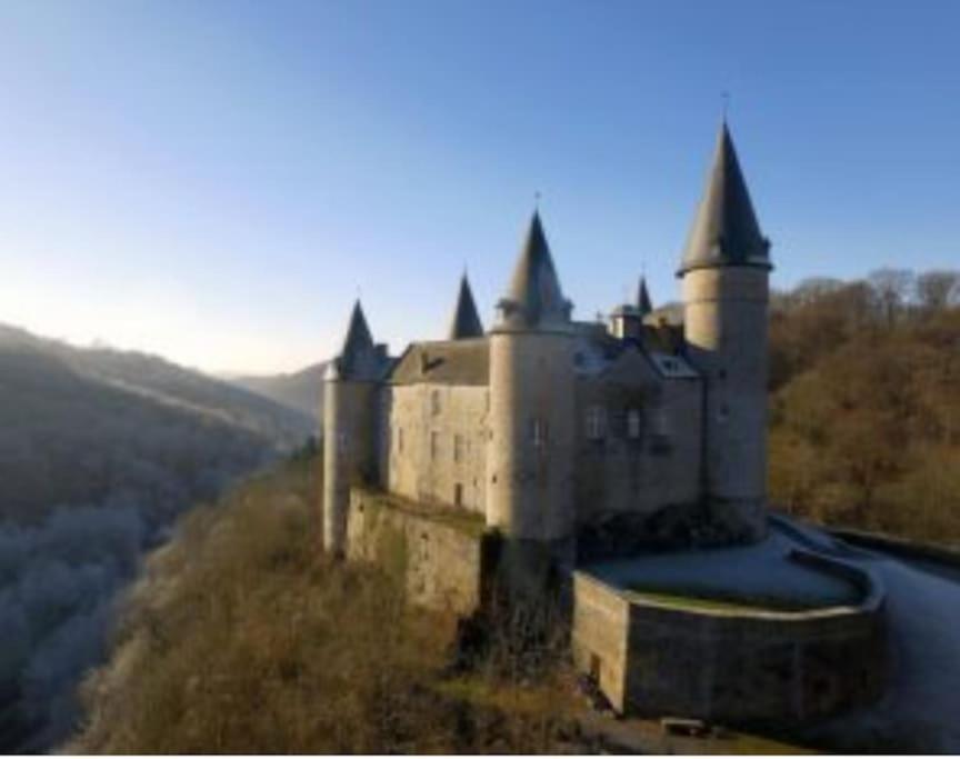 Laissez-Vous Enchanter Par La Vallee De La Meuse Hastiere-par-dela Exteriér fotografie